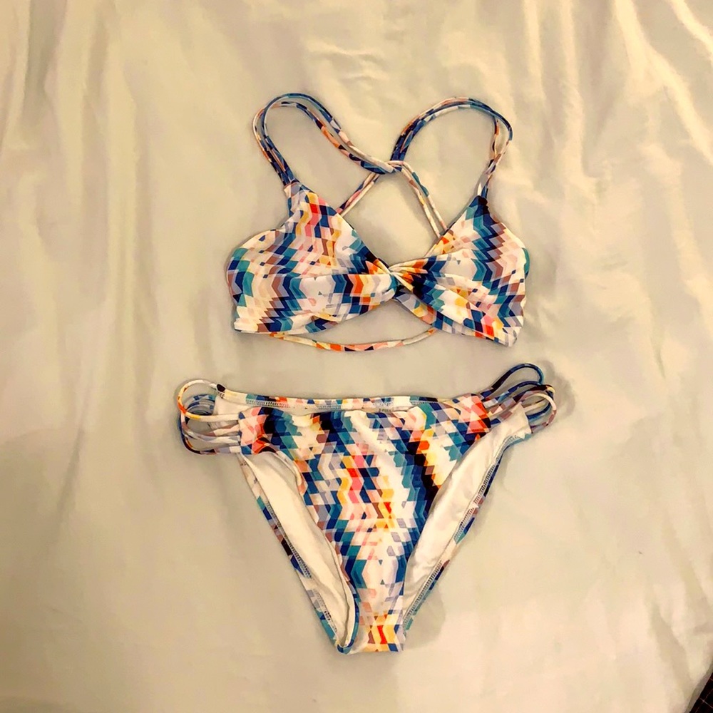 L*SPACE BIKINI IN SUPER FUNKY FUN PRINT SZ MEDIUM